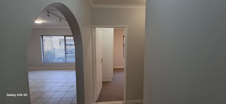 To Let 3 Bedroom Property for Rent in Heuningkloof Western Cape